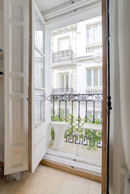 Flat For Groups 8 People In Gran Via-Cgrac4 Apartment Madrid Bagian luar foto